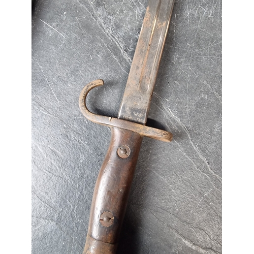 537 - A British WWI 1907 Pattern rifle bayonet and scabbard, by Sanderson & Son, the 43cm blade stampe... 