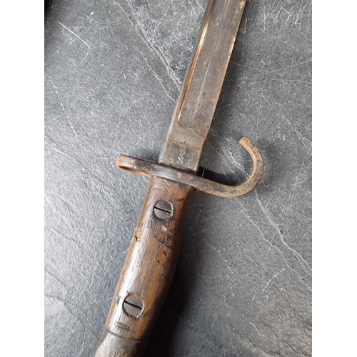 537 - A British WWI 1907 Pattern rifle bayonet and scabbard, by Sanderson & Son, the 43cm blade stampe... 