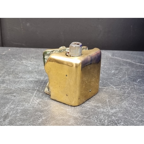1407 - A mixed lot, to include an unusual brutalist bronze lighter, 9.5cm high; and various electroplate.... 