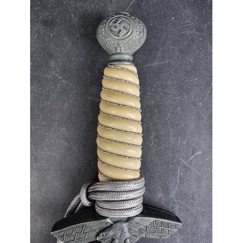 529 - A German Third Reich Luftwaffe Officers 2nd pattern dress dagger and sheath, by WKC, Solingen, with ... 