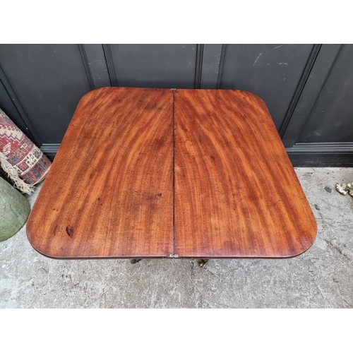 1051 - A George IV mahogany and ebony inlaid pedestal tea table, 91cm wide.