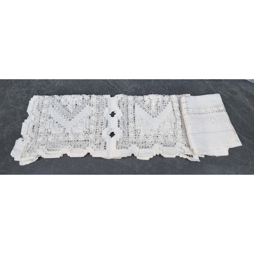 1282 - A small collection of lace and other similar whitework.