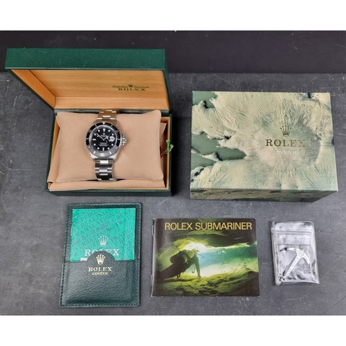 300 - A circa 1999 Rolex 'Submariner Date' Oystersteel automatic wristwatch, 40mm, Ref. 16610, Cal. 3135, ... 