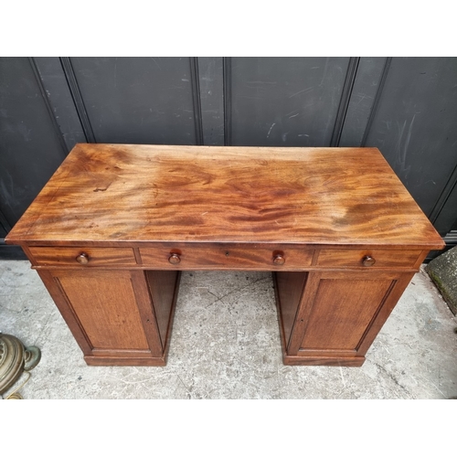 1004 - A 19th century mahogany pedestal desk, 122cm wide.