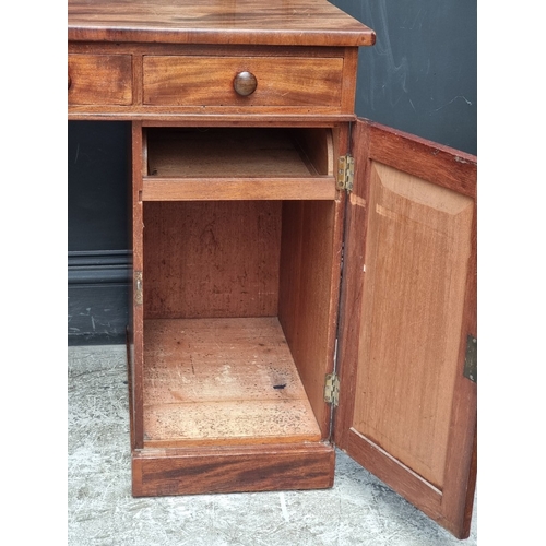 1004 - A 19th century mahogany pedestal desk, 122cm wide.