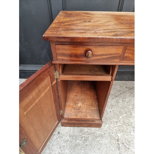 1004 - A 19th century mahogany pedestal desk, 122cm wide.