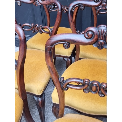 1065 - A good set of six Victorian rosewood dining chairs.