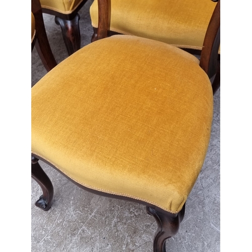 1065 - A good set of six Victorian rosewood dining chairs.