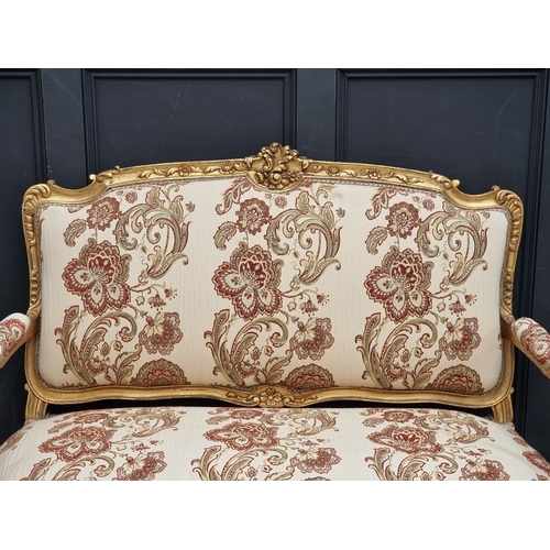 1072 - A Louis XV style carved giltwood and upholstered salon suite, comprising: a settee, 132cm wide; a pa... 