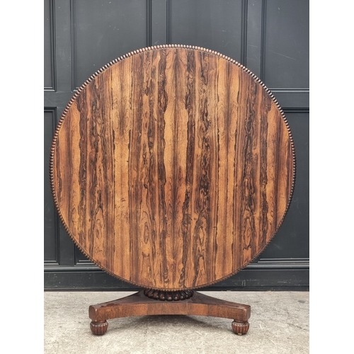 1077 - A William IV rosewood circular tilt-top breakfast table, 130.5cm diameter.