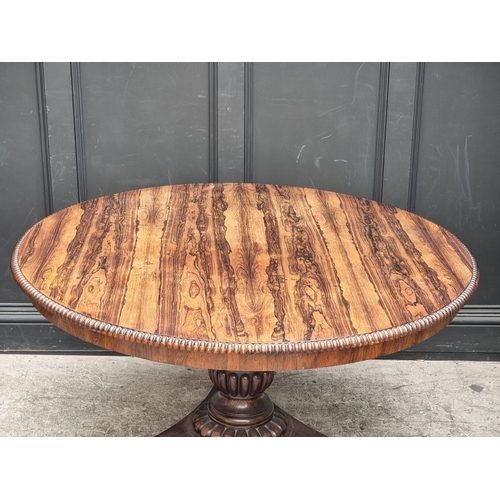 1077 - A William IV rosewood circular tilt-top breakfast table, 130.5cm diameter.