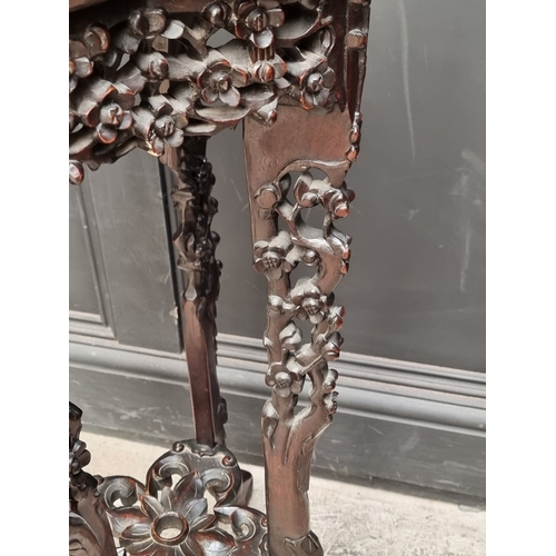1080 - A good pair of 19th century Chinese carved and pierced hardwood stands, the quatrefoil tops with mar... 