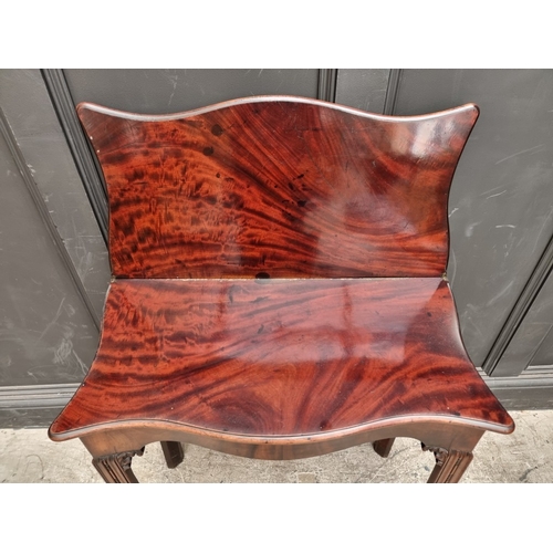 1088 - An early George III mahogany serpentine tea table, with single gateleg, 76.5cm wide.... 