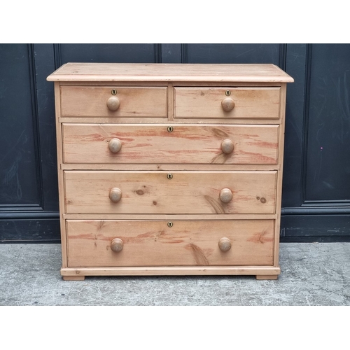 1099 - A Victorian pine chest of drawers, 101cm wide.
