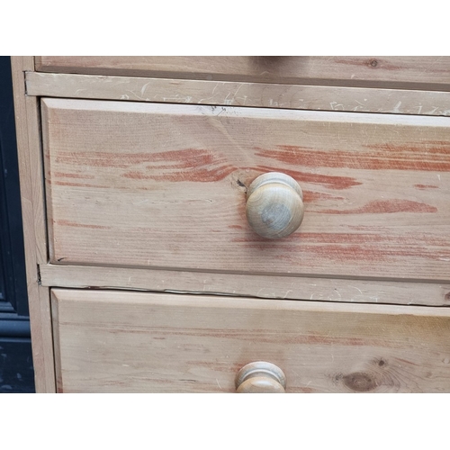 1099 - A Victorian pine chest of drawers, 101cm wide.