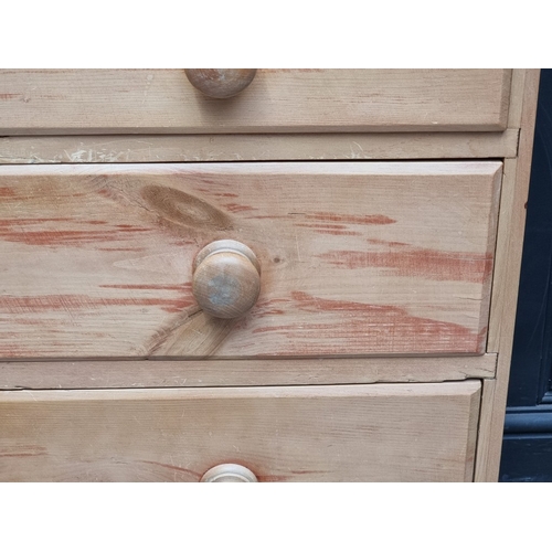 1099 - A Victorian pine chest of drawers, 101cm wide.