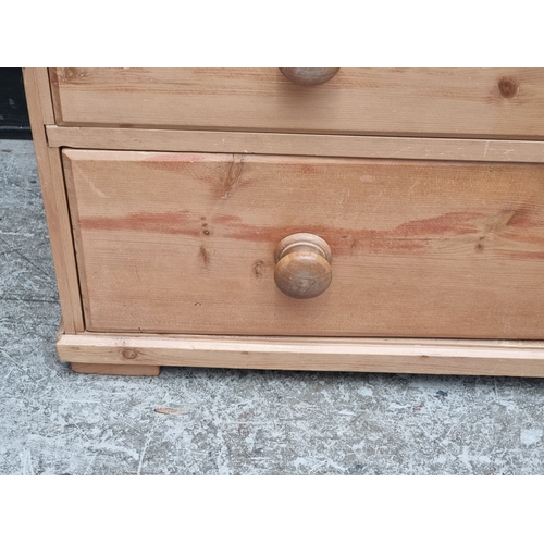 1099 - A Victorian pine chest of drawers, 101cm wide.