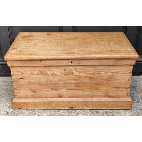 1101 - A Victorian pine coffer, 95cm wide.