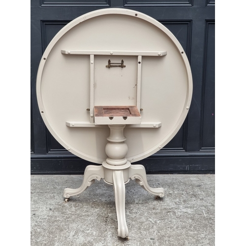 1105 - A pale grey painted Victorian circular tilt-top breakfast table, 101cm diameter.