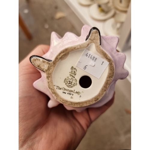 1284 - A mixed group of English and Continental ceramics, largest 28.5cm high. (9)