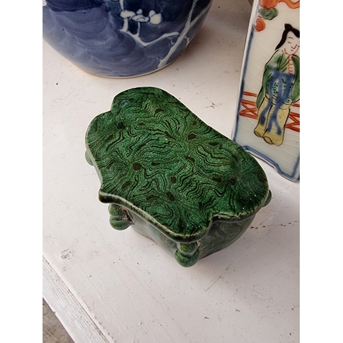 1293 - A mixed group of Chinese and Japanese ceramics, 18th century and later, to include a miniature Cizho... 