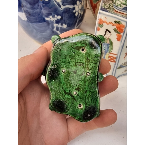 1293 - A mixed group of Chinese and Japanese ceramics, 18th century and later, to include a miniature Cizho... 