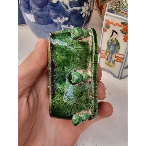 1293 - A mixed group of Chinese and Japanese ceramics, 18th century and later, to include a miniature Cizho... 