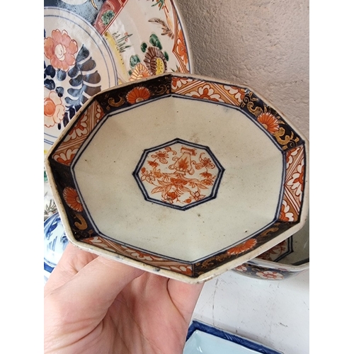 1293 - A mixed group of Chinese and Japanese ceramics, 18th century and later, to include a miniature Cizho... 