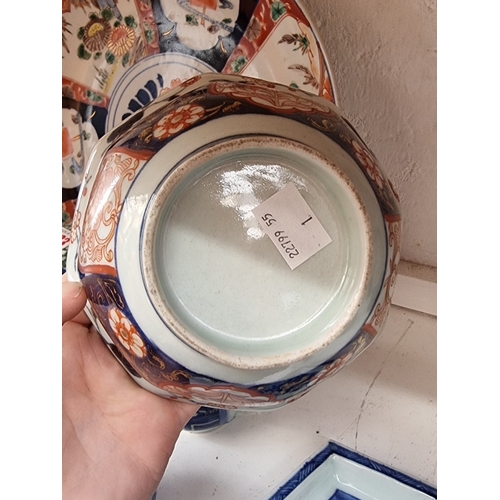 1293 - A mixed group of Chinese and Japanese ceramics, 18th century and later, to include a miniature Cizho... 