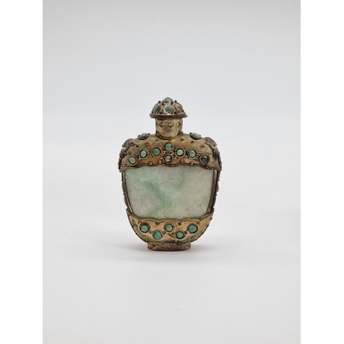 1377 - Four Chinese snuff bottles and stoppers, comprising: an agate example, (polished flaw), 5.3cm high, ... 