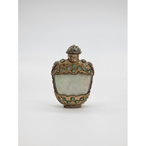 1377 - Four Chinese snuff bottles and stoppers, comprising: an agate example, (polished flaw), 5.3cm high, ... 