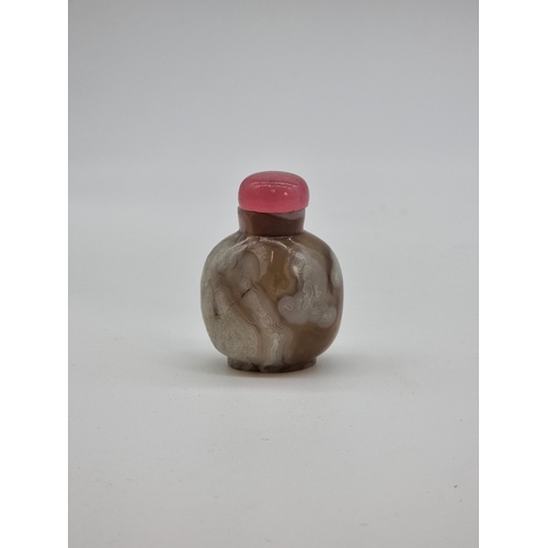 1377 - Four Chinese snuff bottles and stoppers, comprising: an agate example, (polished flaw), 5.3cm high, ... 