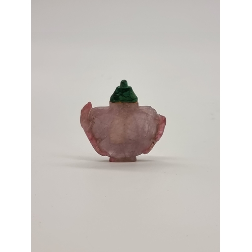 1377 - Four Chinese snuff bottles and stoppers, comprising: an agate example, (polished flaw), 5.3cm high, ... 