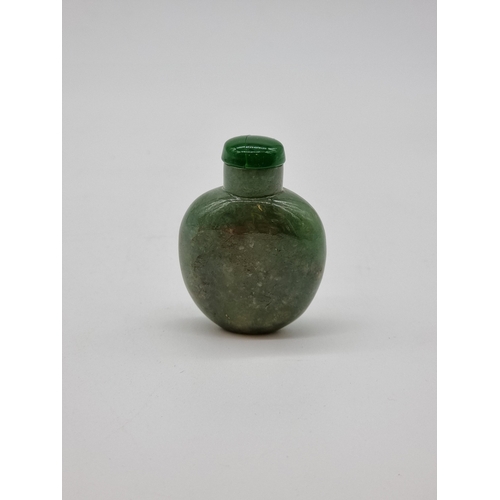1377 - Four Chinese snuff bottles and stoppers, comprising: an agate example, (polished flaw), 5.3cm high, ... 