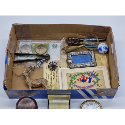 1383 - A mixed lot, to include a small silver mounted photograph frame.&nbsp;