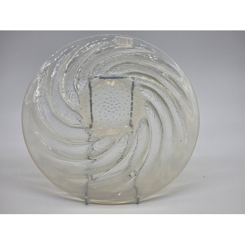 1387 - An R Lalique 'Poissons' opalescent glass dish, 29.5cm diameter, apparently unmarked.... 
