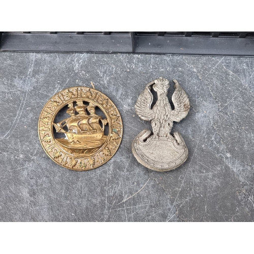 1417 - A mixed lot of sewing items and related.