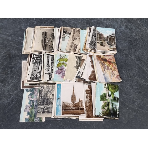 1418 - A collection of old postcards. (approx 230)