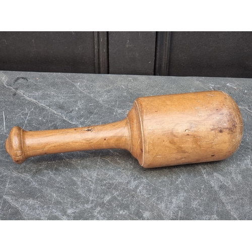 1424 - A large treen mallet, 38.5cm long, (splits).