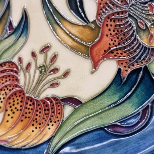 1448 - A Moorcroft '1999 Anna Lily' pattern plate, No.276/750, 22cm diameter, boxed.