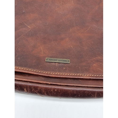 1443 - A 'Tuscany Leather' satchel.