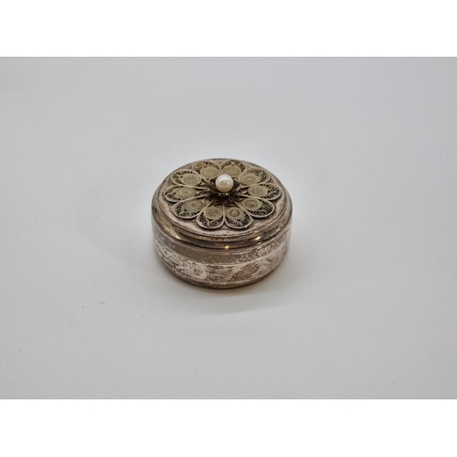 1378 - A Sterling silver mounted clear glass scent bottle and stopper, (chip to threaded collar), 7.6cm hig... 