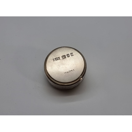 1378 - A Sterling silver mounted clear glass scent bottle and stopper, (chip to threaded collar), 7.6cm hig... 