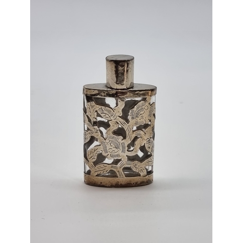 1378 - A Sterling silver mounted clear glass scent bottle and stopper, (chip to threaded collar), 7.6cm hig... 