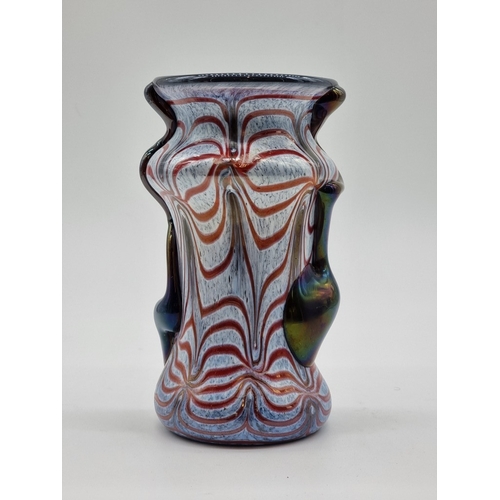 1500 - A Murano 'Iridato' glass vase, by Sergio Rossi, signed, 20.5cm high.