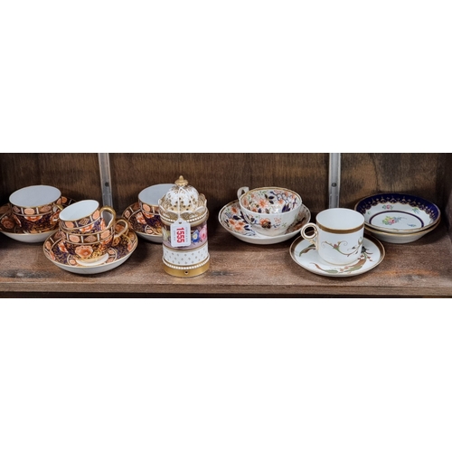 1555 - A collection of 18th century and later English & Continental porcelain tea wares, to include a S... 