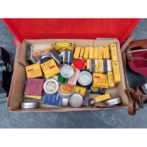 1588 - Cameras: a mixed collection of vintage 35mm cameras and other related items.