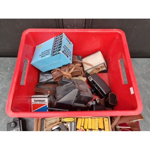 1588 - Cameras: a mixed collection of vintage 35mm cameras and other related items.