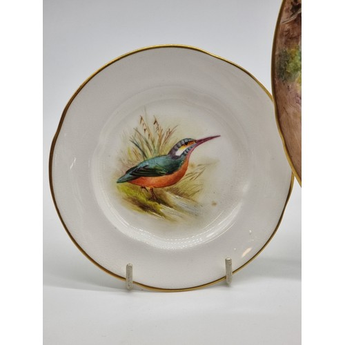 1390 - A Royal Worcester fruit painted cabinet plate, by Freeman, 23cm diameter; together with a small pair... 