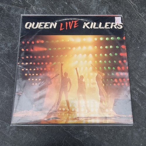 1659 - Vinyl: a group of 33rpm records, to include: Led Zeppelin '1'; Ramones 'Shock Treatment Circular Saw... 